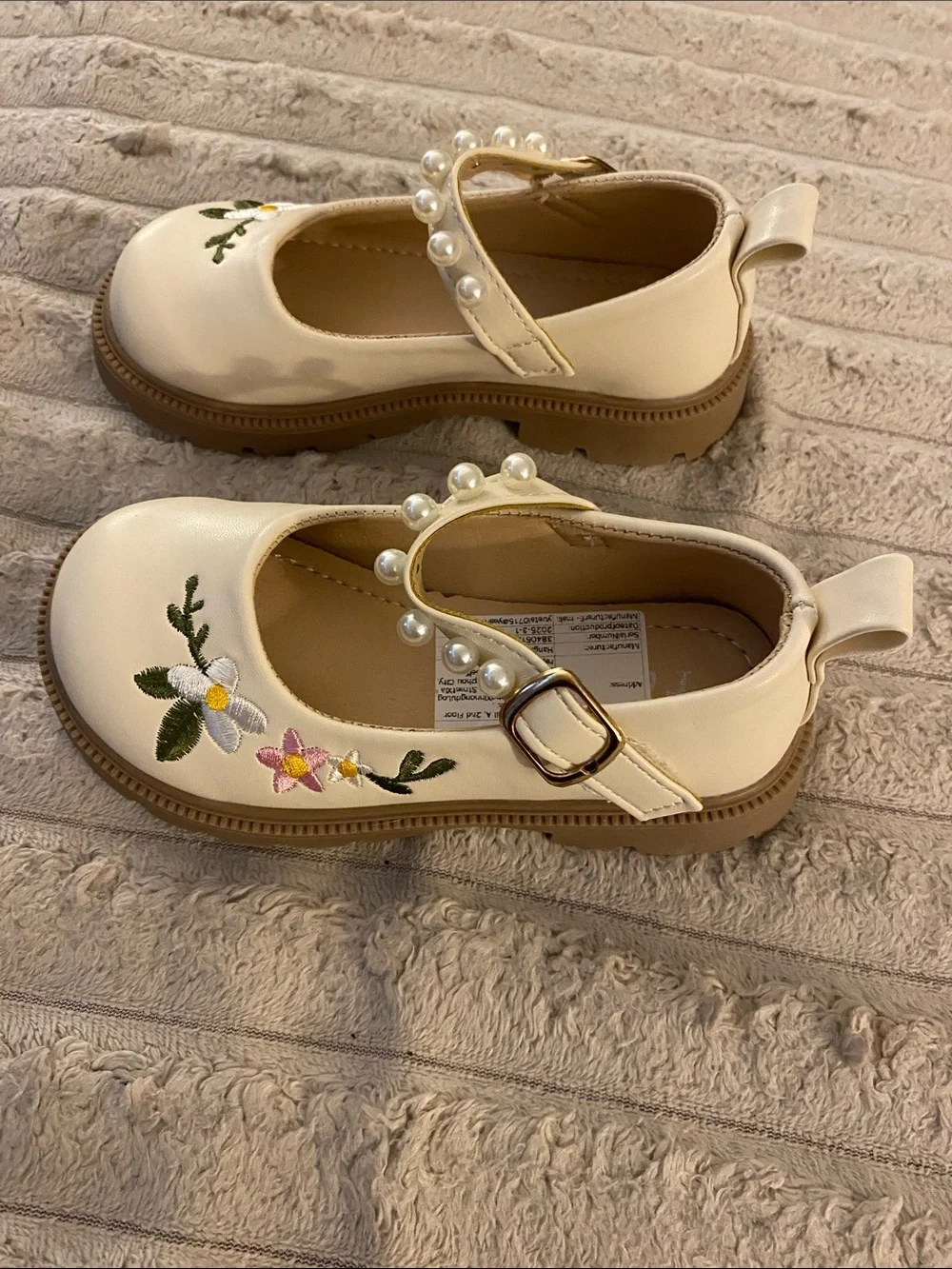 NWOT, Girls Pearl Strap Floral Mary Janes - Cream